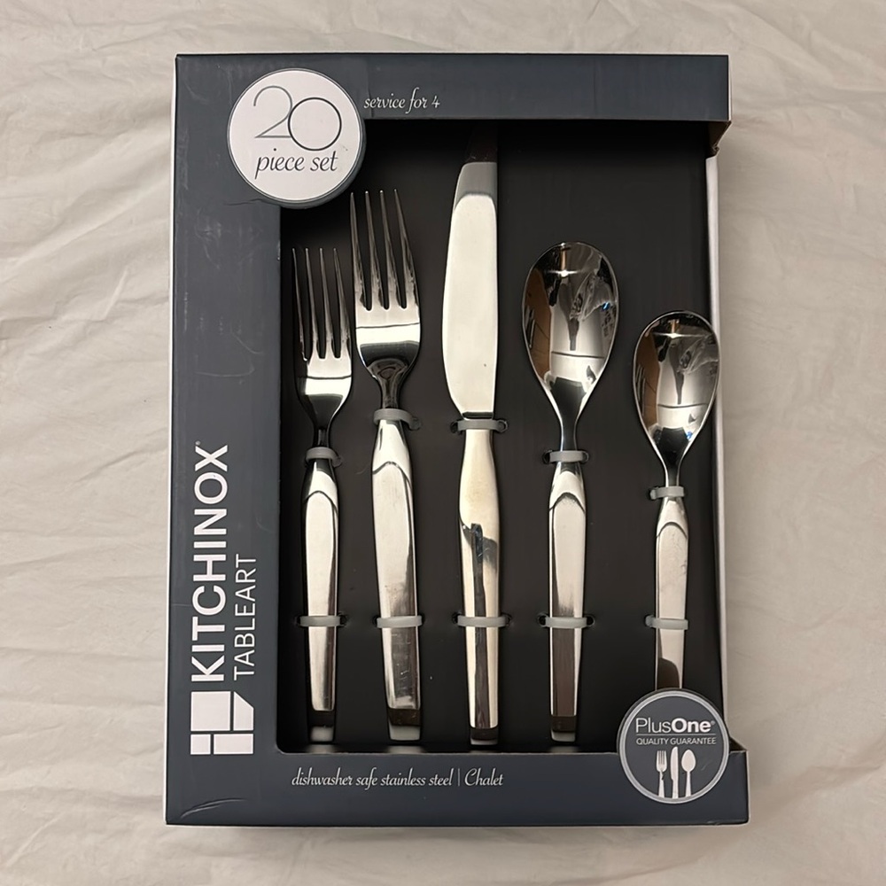 NEW unopened 20 piece cutlery set